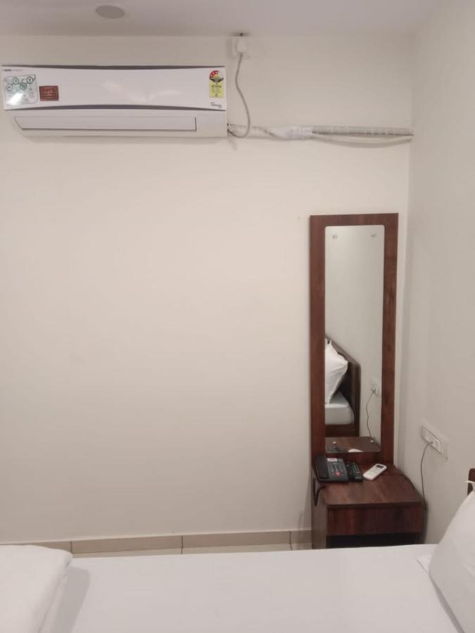 גנדהינאגר Hotel Shreeji'S מראה חיצוני תמונה