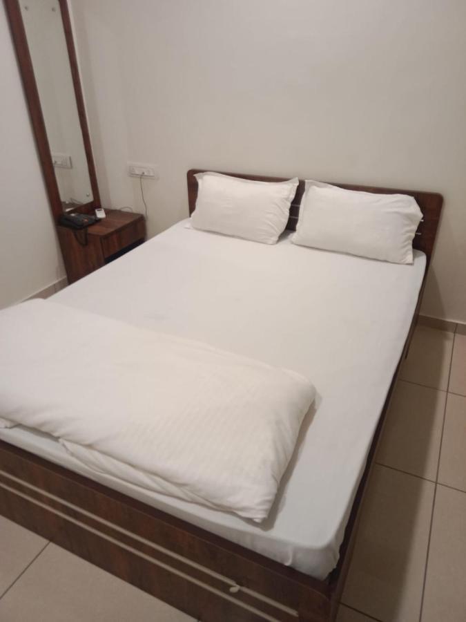 גנדהינאגר Hotel Shreeji'S מראה חיצוני תמונה